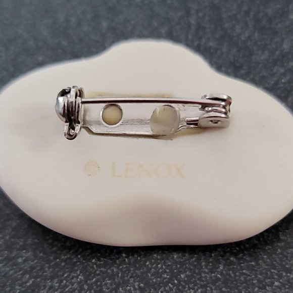 LENOX Ivory Fine China Handcrafted Bonnet Gold Trim Brooch Pin ***HAT ONLY*** - Picture 5 of 10